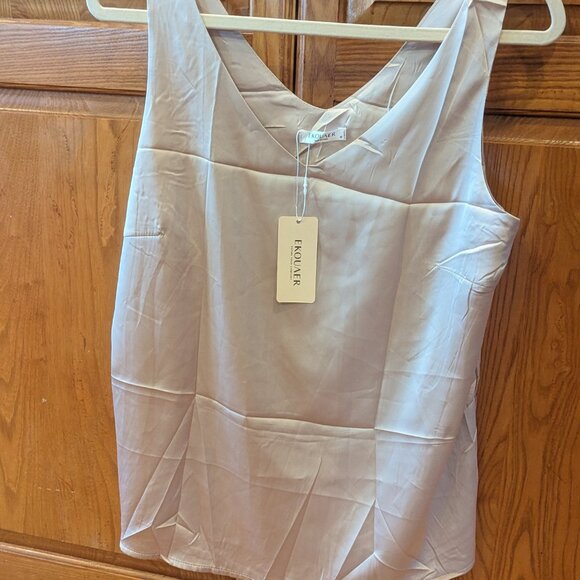 NWT Ekouaer Size Medium Shiny Gold Tank - Picture 3 of 10